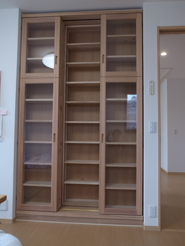 愛知県 扉付き オーダーのスライド書棚を納品しました。 – オーダー家具【たすかーたそるて】