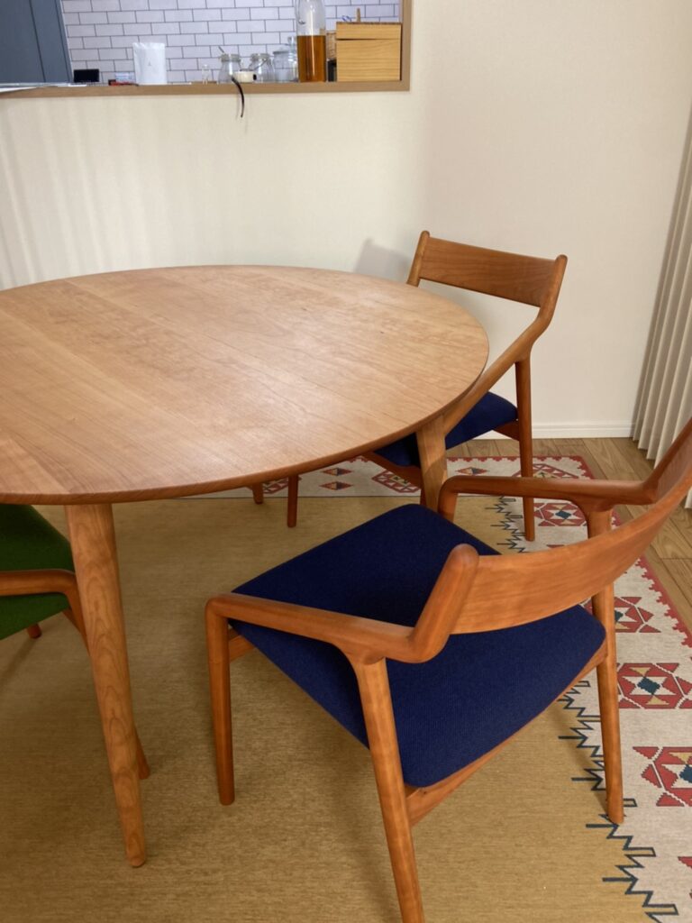 京都 家具屋 西京区へ 宮崎椅子製作所さんの椅子とテーブルを納品しま 