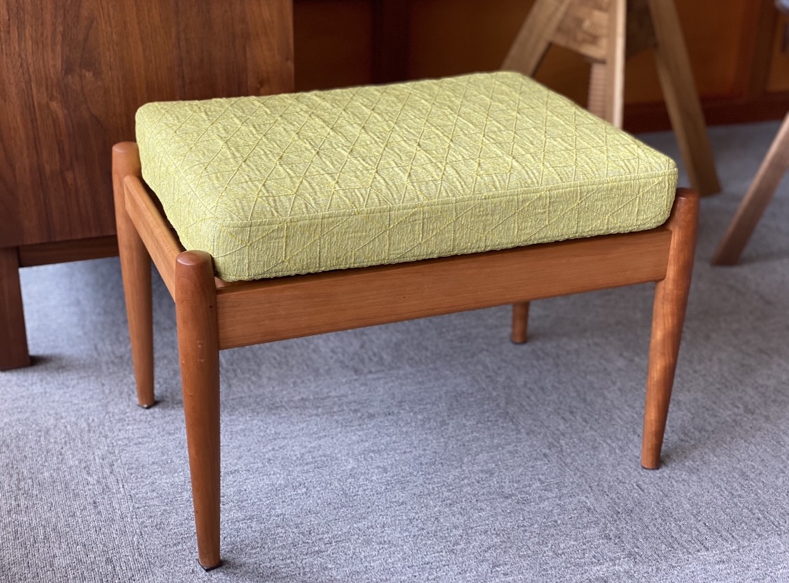 宮崎椅子製作所さんのペーパーナイフottomanを店頭でお渡しいたしまし