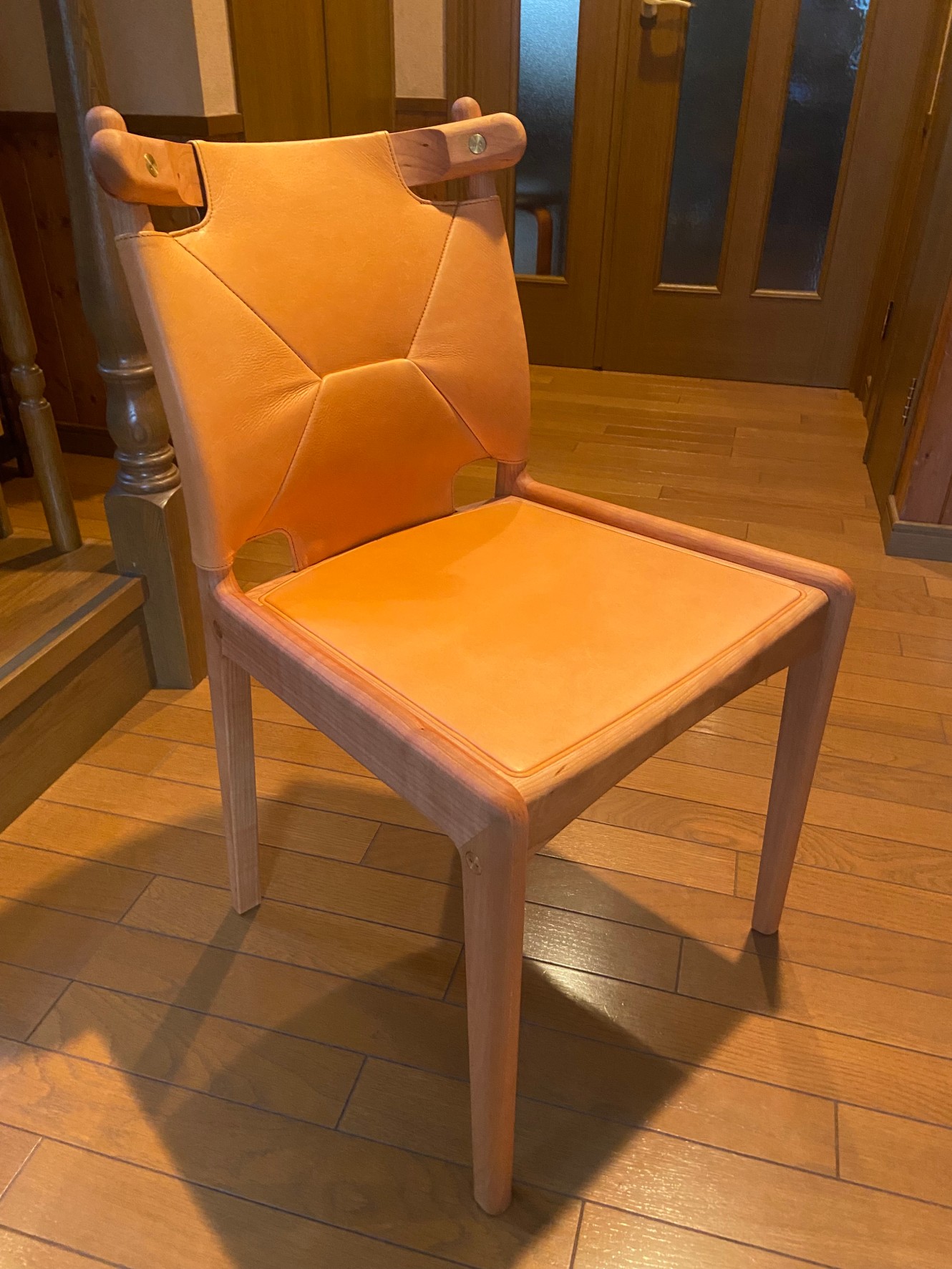 木製装飾椅子 ユニークな杢目のレースウッドで製作したエリザベスチェア