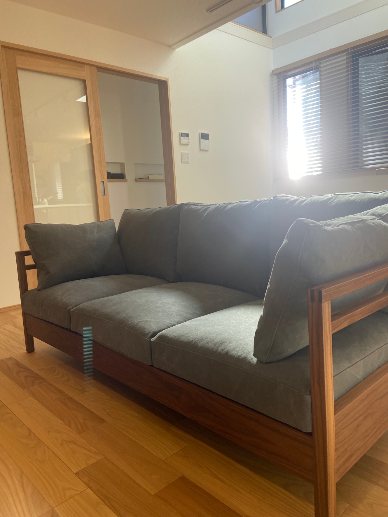 京都市山科区へ 広松木工 リポーゾソファ と オットマン を納品しま